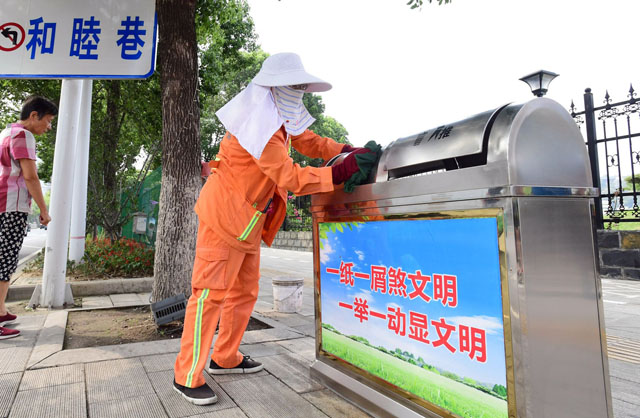 買墩布和掃把水桶垃圾箱