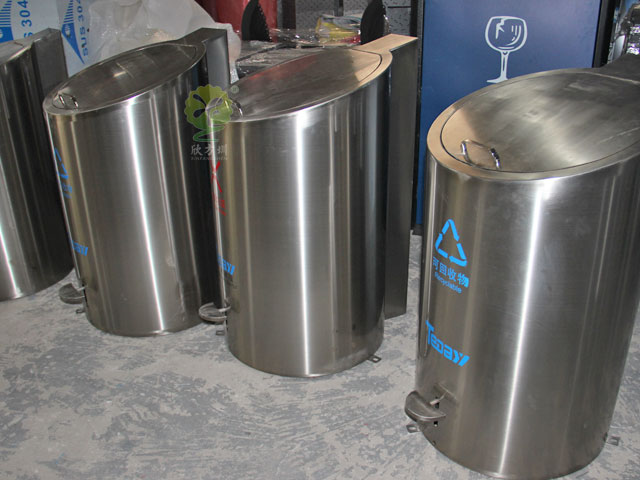 地埋式升降垃圾桶 地埋式升降垃圾桶