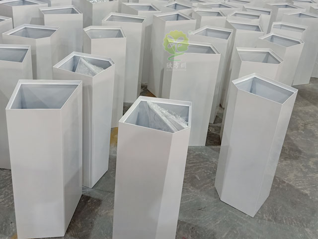 商場果皮垃圾箱