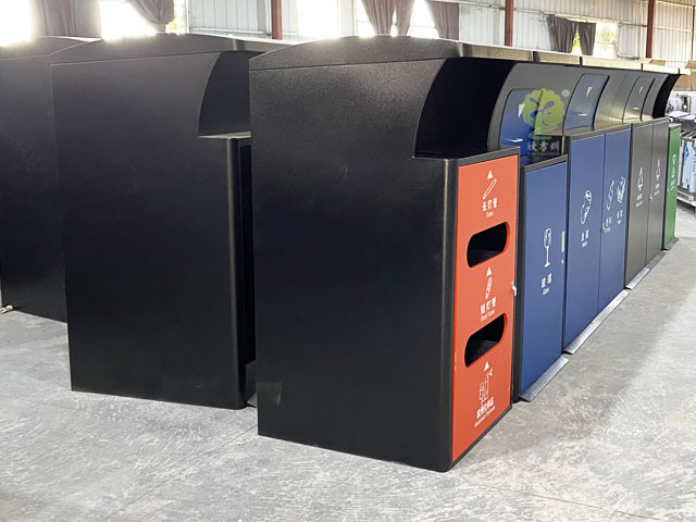 深圳城管標準不銹鋼密封分類垃圾箱外罩生產圖